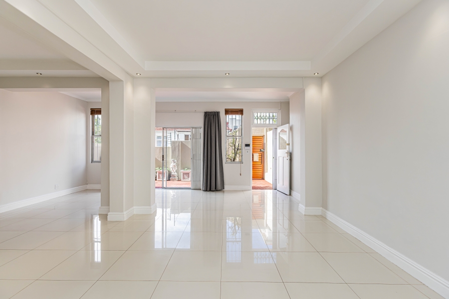 To Let 3 Bedroom Property for Rent in Green Point Western Cape